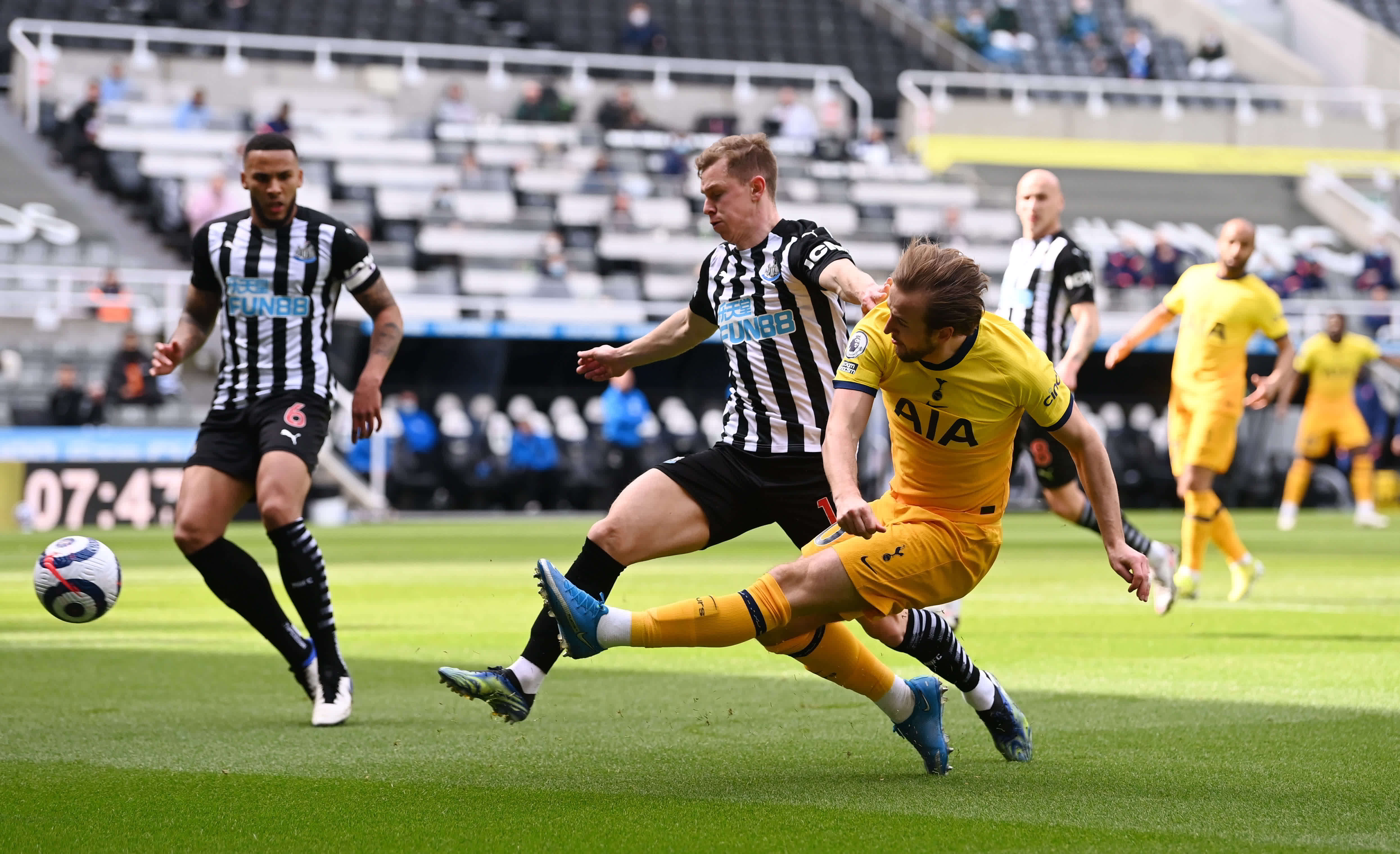 锁定第9！国王力克太阳附加赛战独行侠 小萨20+12瓦兰22+10